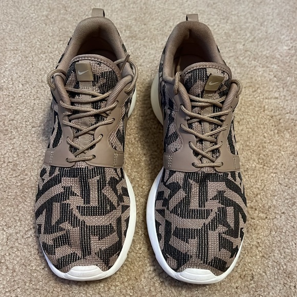 Nike size 8 - Picture 2 of 7